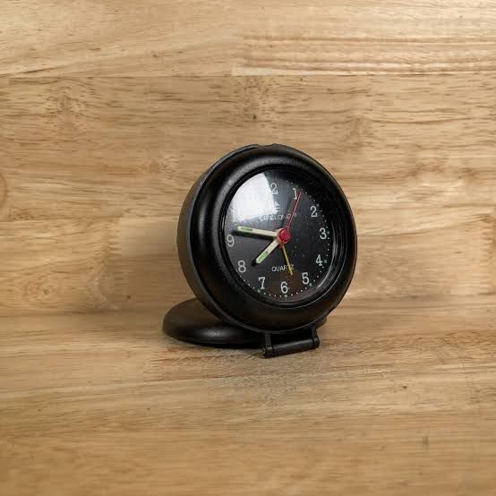 Lifelong Vintage Quartz Travel Alarm Clock – Portable & Folding Analog Design